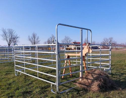 Panelbox mit Fressgitter "XL"