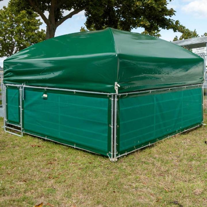 Weideunterstand mit Windschutznetze