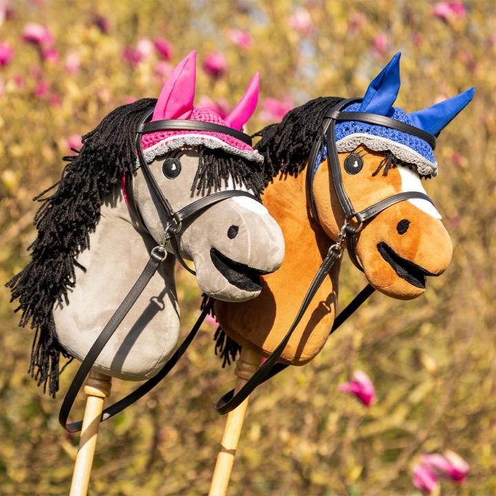 QHP Hobby Horse Set - Fleecedecke, Ohrhaube & Halfterset